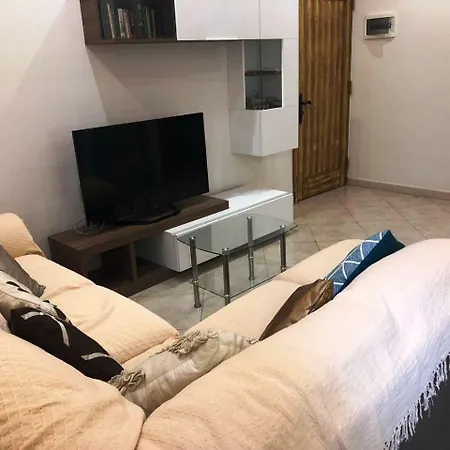 3 Bedroom 2 Near St Julian's & Valletta Апартаменты *