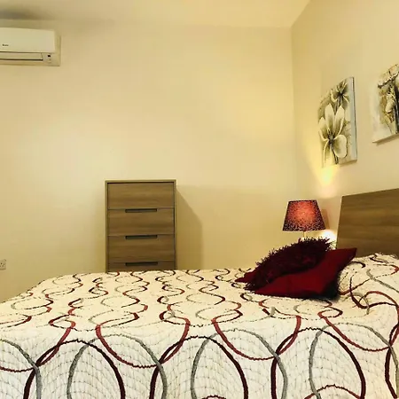 3 Bedroom 2 Near St Julian's & Valletta Апартаменты