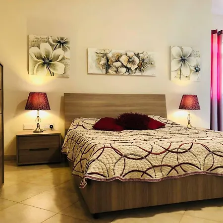 3 Bedroom 2 Near St Julian's & Valletta Слима