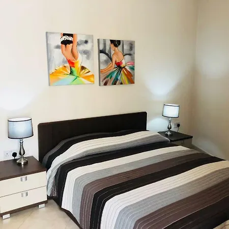 3 Bedroom 2 Near St Julian's & Valletta * Слима
